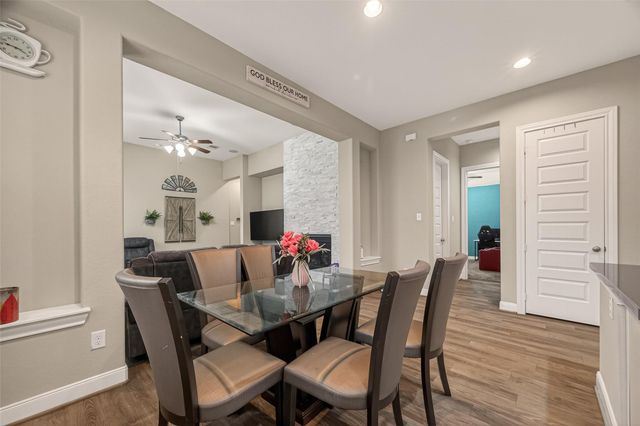 2209 Hidden Meadow Lane, Pearland, TX 77089