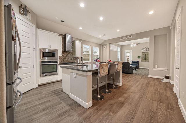 2209 Hidden Meadow Lane, Pearland, TX 77089