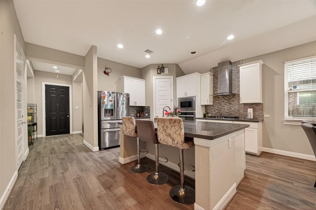 2209 Hidden Meadow Lane, Pearland, TX 77089