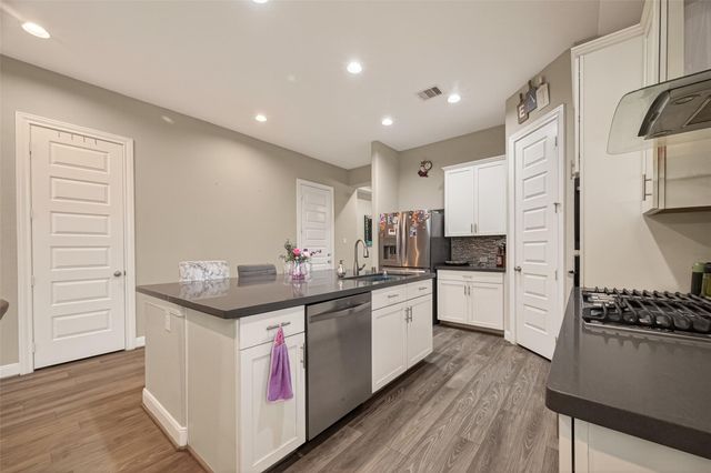 2209 Hidden Meadow Lane, Pearland, TX 77089