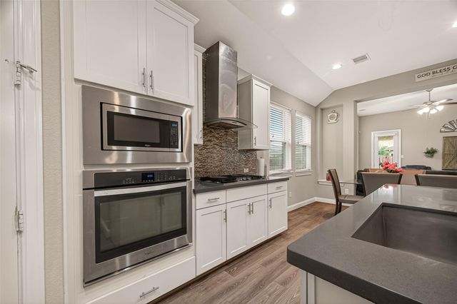 2209 Hidden Meadow Lane, Pearland, TX 77089