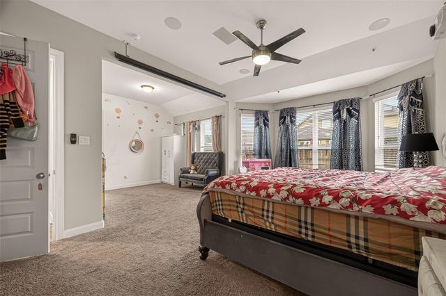 2209 Hidden Meadow Lane, Pearland, TX 77089