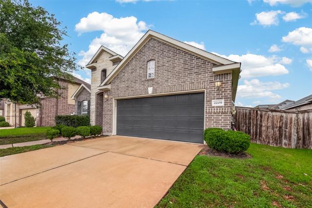 2209 Hidden Meadow Lane, Pearland, TX 77089