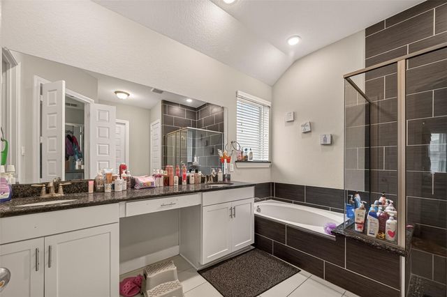 2209 Hidden Meadow Lane, Pearland, TX 77089