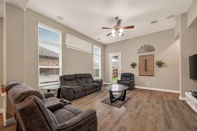 2209 Hidden Meadow Lane, Pearland, TX 77089