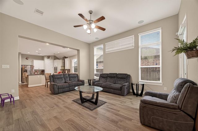 2209 Hidden Meadow Lane, Pearland, TX 77089