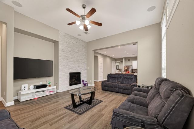 2209 Hidden Meadow Lane, Pearland, TX 77089