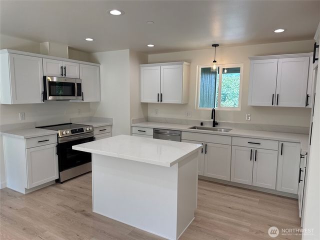 7828 E Jessica Way, Port Orchard, WA 98366