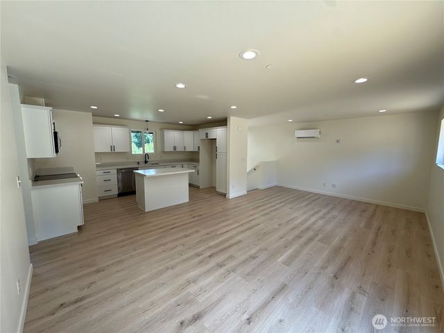 7828 E Jessica Way, Port Orchard, WA 98366