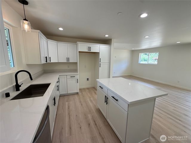 7828 E Jessica Way, Port Orchard, WA 98366