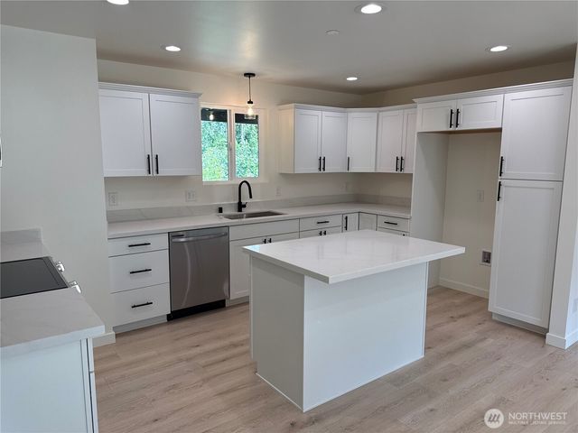 7828 E Jessica Way, Port Orchard, WA 98366