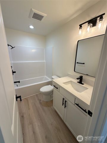 7828 E Jessica Way, Port Orchard, WA 98366