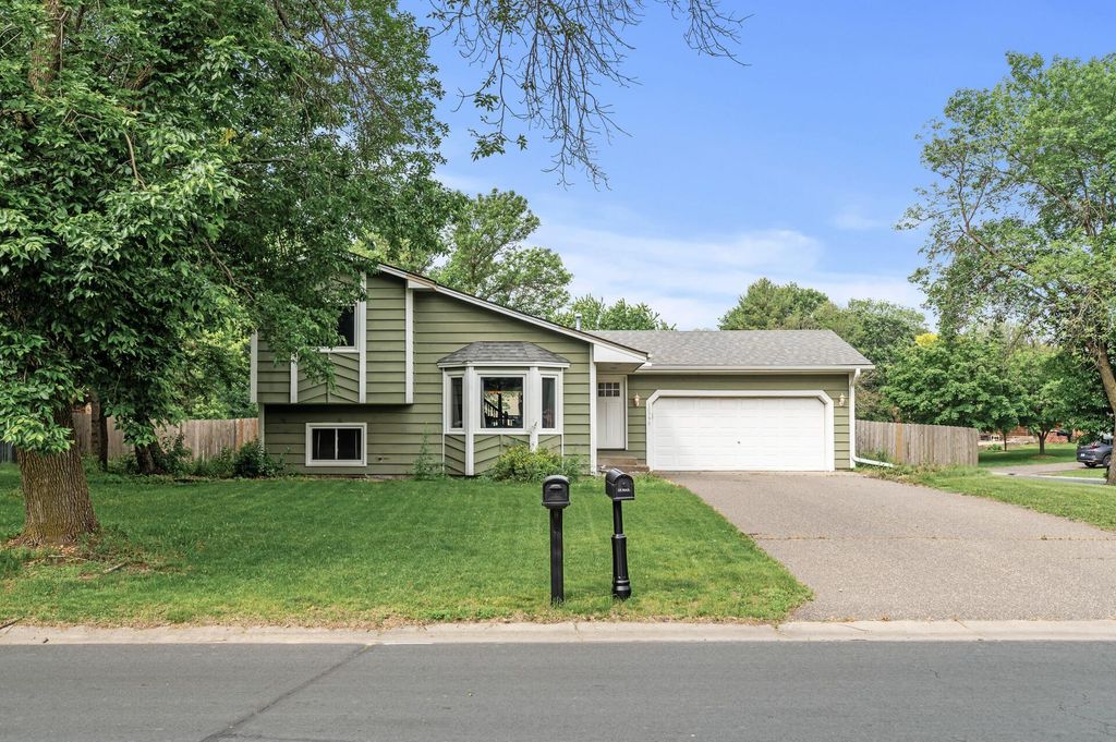 10590 Drake Street NW, Coon Rapids, MN 55433