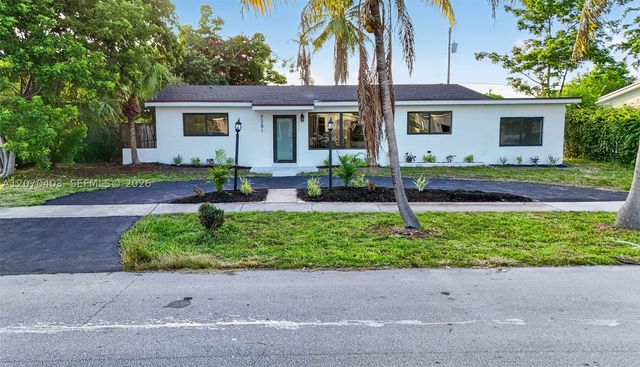 9281 Martinique Dr, Cutler Bay, FL 33189