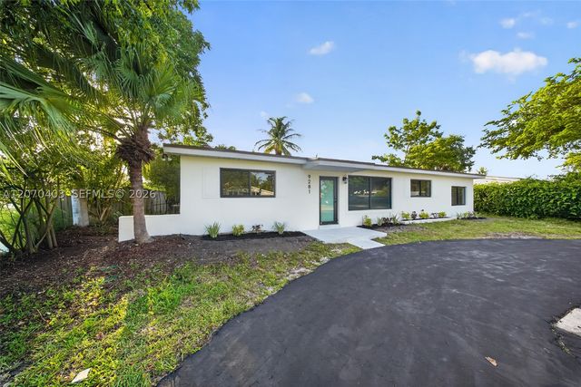 9281 Martinique Dr, Cutler Bay, FL 33189