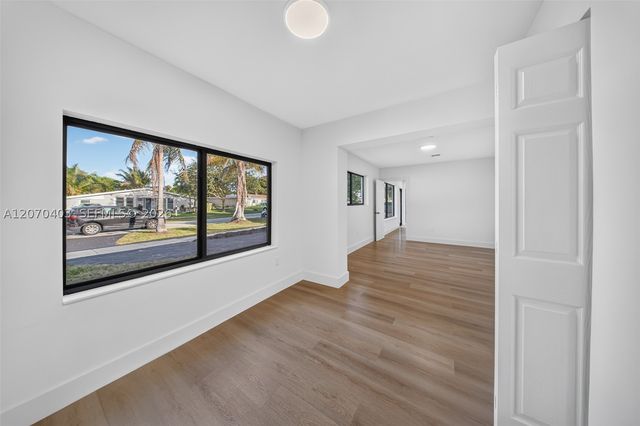 9281 Martinique Dr, Cutler Bay, FL 33189