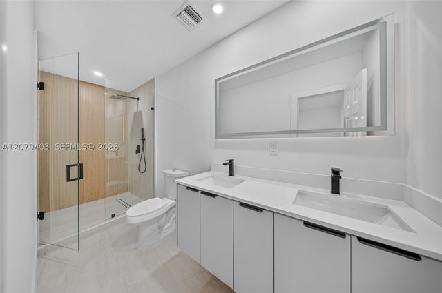 9281 Martinique Dr, Cutler Bay, FL 33189