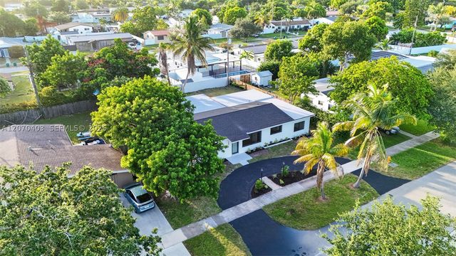 9281 Martinique Dr, Cutler Bay, FL 33189