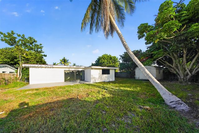 9281 Martinique Dr, Cutler Bay, FL 33189