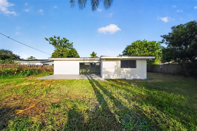 9281 Martinique Dr, Cutler Bay, FL 33189
