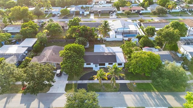 9281 Martinique Dr, Cutler Bay, FL 33189