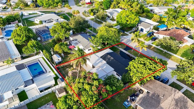 9281 Martinique Dr, Cutler Bay, FL 33189