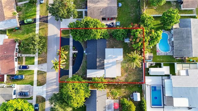 9281 Martinique Dr, Cutler Bay, FL 33189