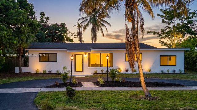 9281 Martinique Dr, Cutler Bay, FL 33189