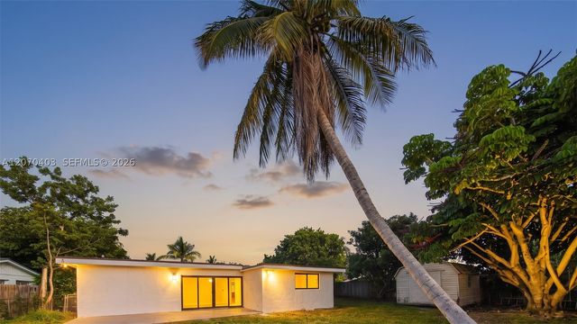 9281 Martinique Dr, Cutler Bay, FL 33189