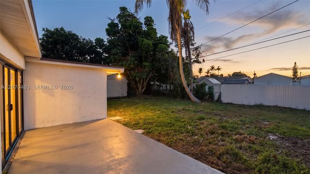 9281 Martinique Dr, Cutler Bay, FL 33189