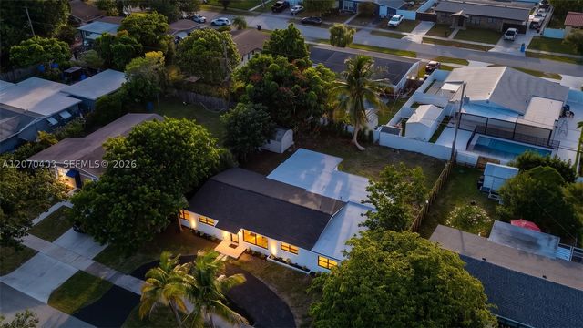 9281 Martinique Dr, Cutler Bay, FL 33189
