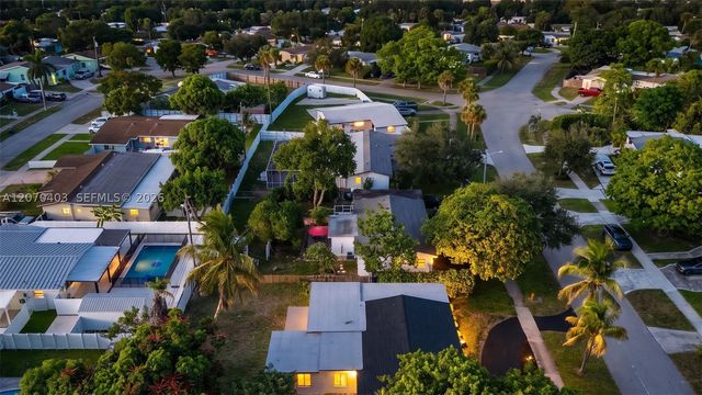 9281 Martinique Dr, Cutler Bay, FL 33189