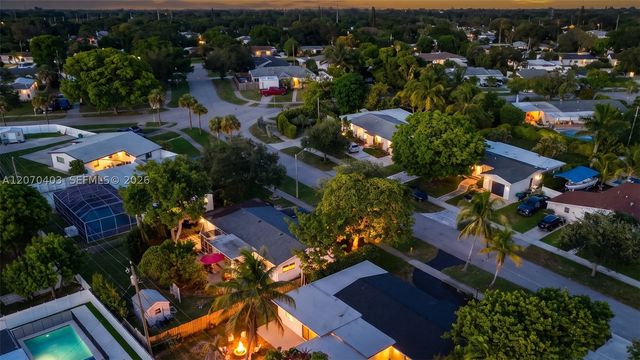 9281 Martinique Dr, Cutler Bay, FL 33189