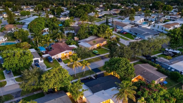 9281 Martinique Dr, Cutler Bay, FL 33189