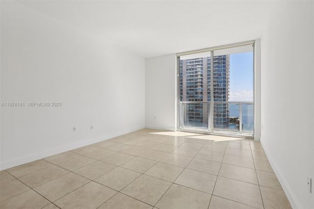 1060 Brickell Ave 2607, Miami, FL 33131