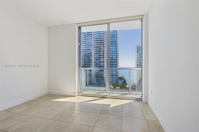 1060 Brickell Ave 2607, Miami, FL 33131