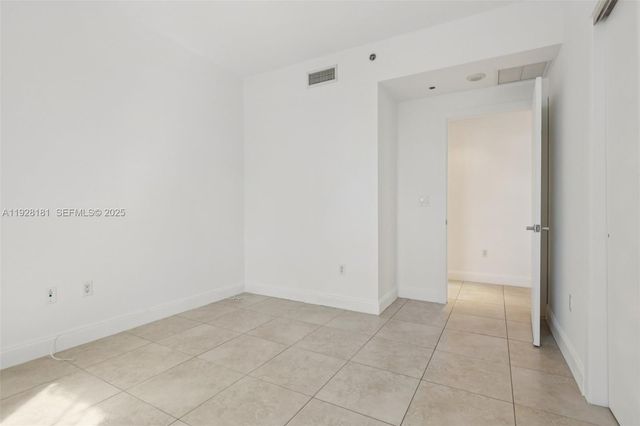 1060 Brickell Ave 2607, Miami, FL 33131