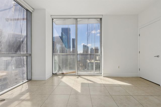 1060 Brickell Ave 2607, Miami, FL 33131