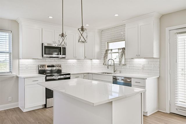 2118 103rd Street, Galveston, TX 77554