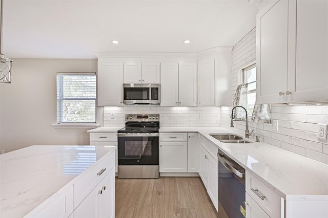 2118 103rd Street, Galveston, TX 77554