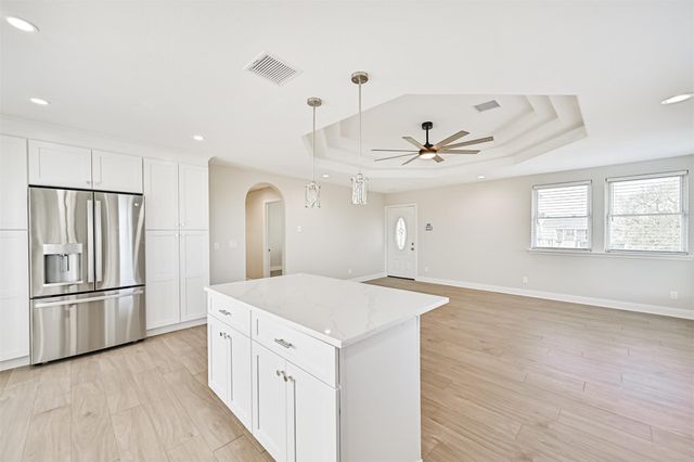 2118 103rd Street, Galveston, TX 77554