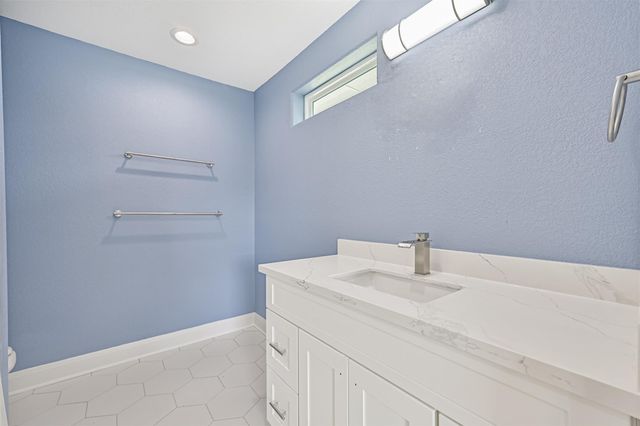 2118 103rd Street, Galveston, TX 77554