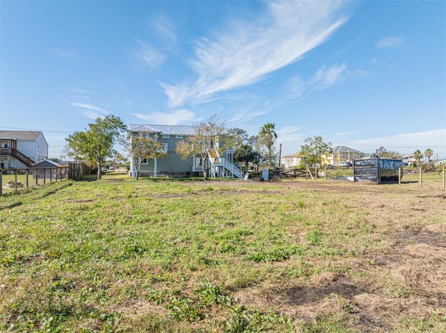 2118 103rd Street, Galveston, TX 77554