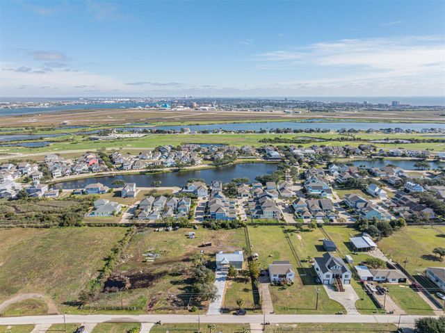 2118 103rd Street, Galveston, TX 77554