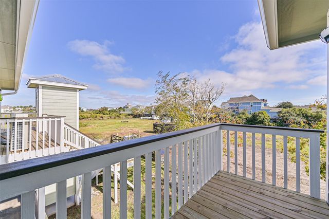 2118 103rd Street, Galveston, TX 77554