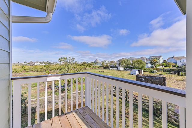 2118 103rd Street, Galveston, TX 77554