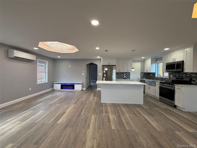 130-16 233rd, Rosedale, NY 11422