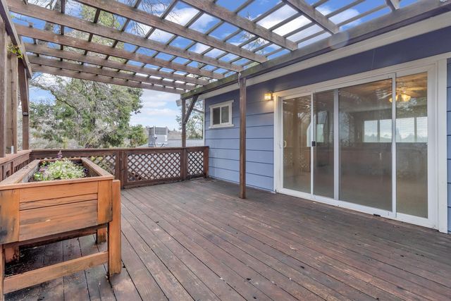 12735 Shockley Ct, Auburn, CA 95603