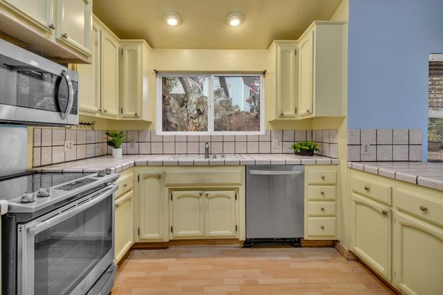 12735 Shockley Ct, Auburn, CA 95603