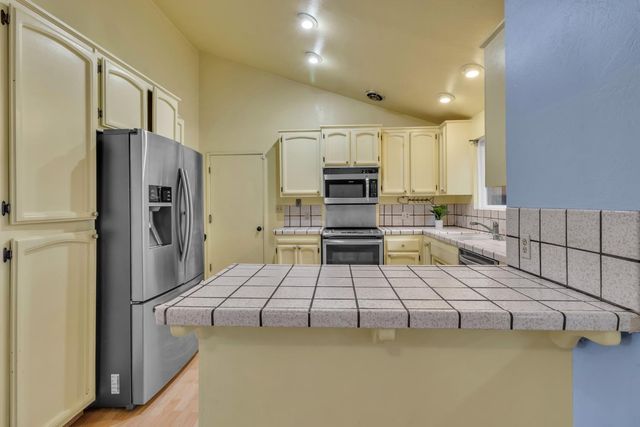 12735 Shockley Ct, Auburn, CA 95603